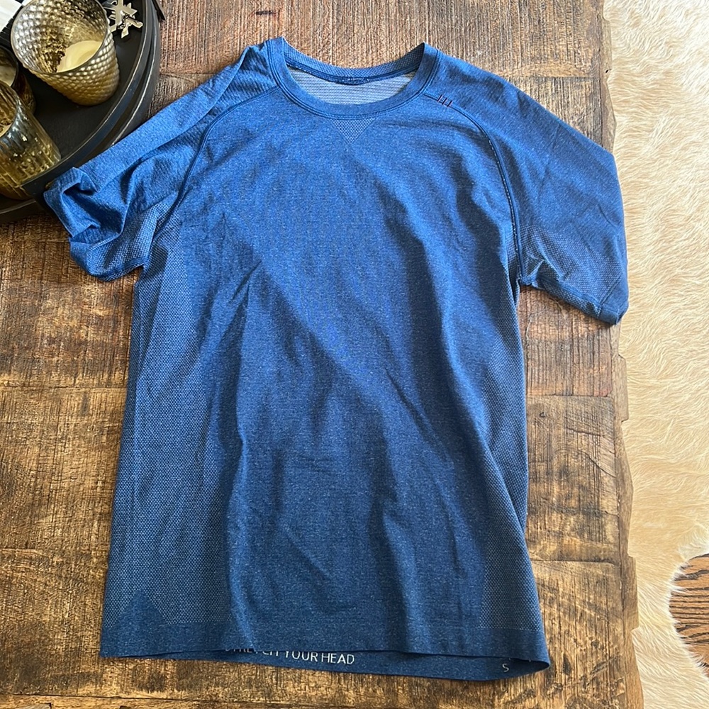 Men’s short sleeve blue shirt lululemon